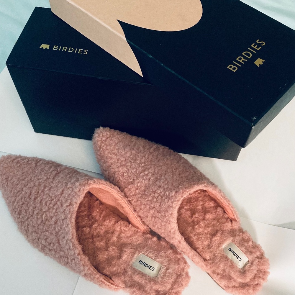 Birdies - Size 7.5 -The Lark - Blush Faux Shearling Slides